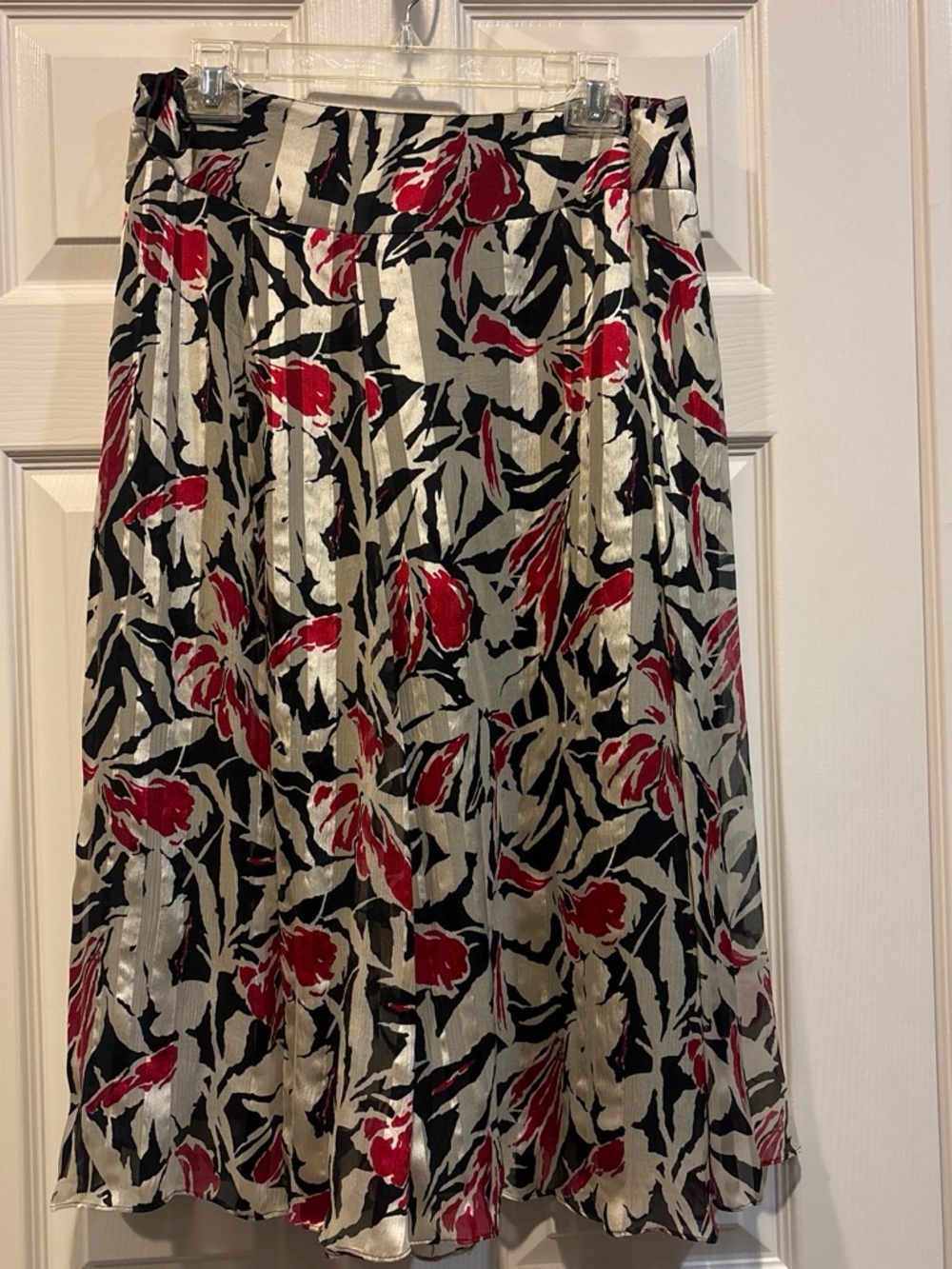 Jones New York Red, Black & Cream Floral A-Line Skirt